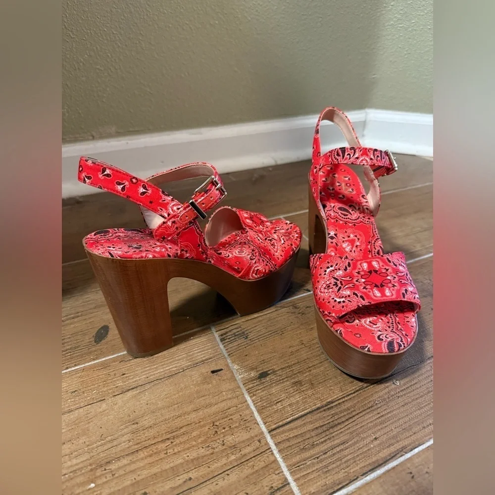 Red Bandana Print Platform Heels – Size 7.5 US – Bold & Retro Chic!